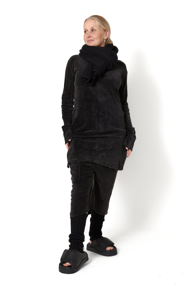 Sort Aarhus - Off shoulder bluse i vasket velour