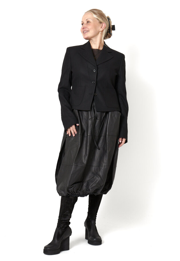 Sort Aarhus - Puffed leather skirt with pockets Sort Aarhus - Puffed leather skirt with pockets