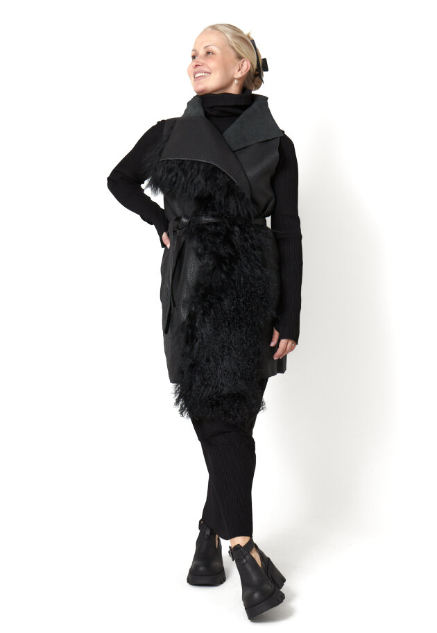 Sort Aarhus - Shrunked leather vest with Tiberian fur