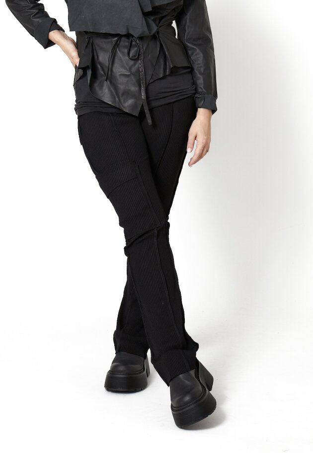 Sort Aarhus - Wide ribbed pants with flared legs and pockets Sort Aarhus - Wide ribbed pants with flared legs and pockets
