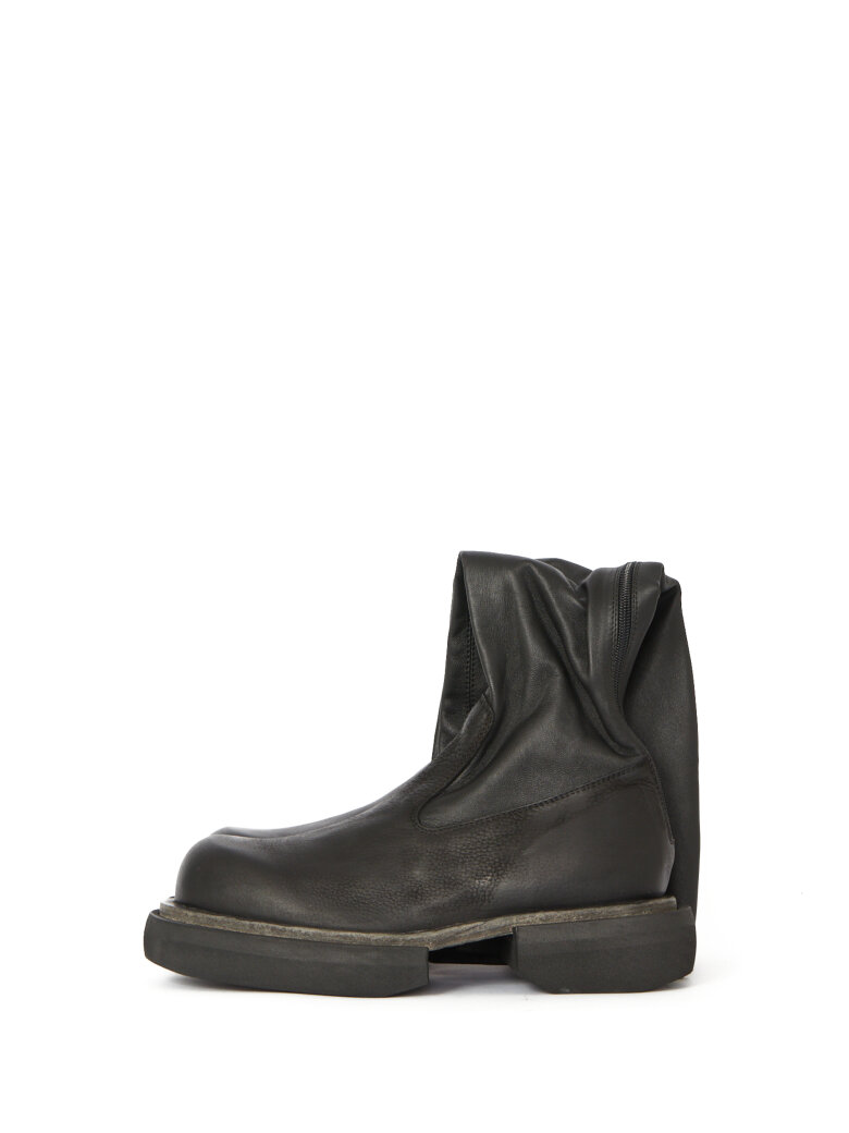 Lofina - Long boot with stretch skin and a zipper