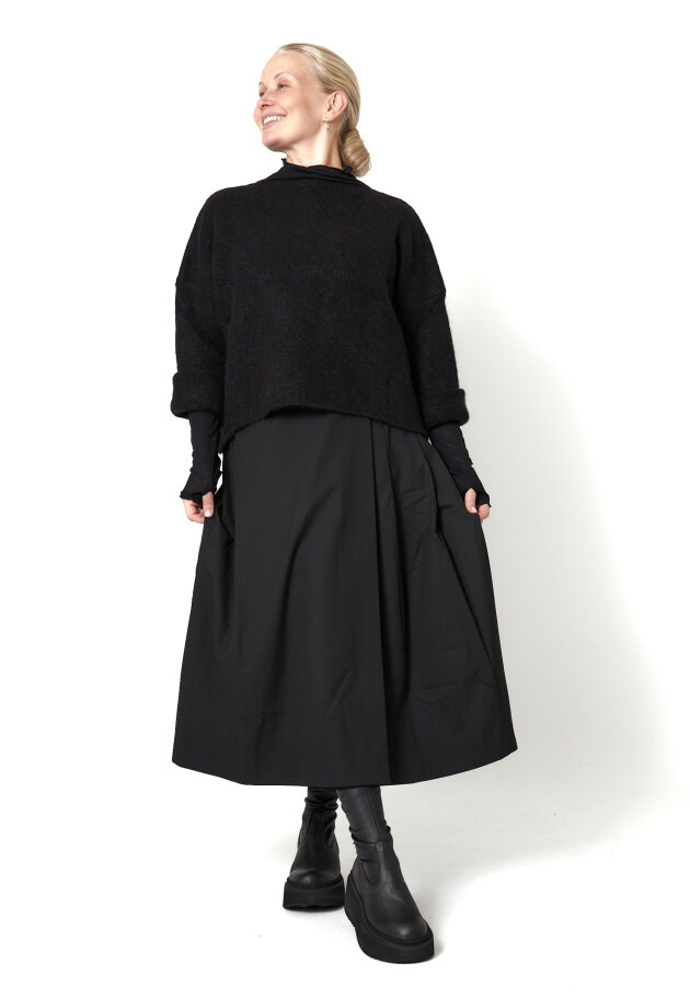 Sort Aarhus - Lang nederdel med knaplukning og lommer