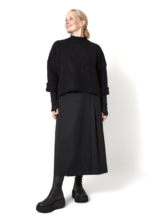 Sort Aarhus - Lang nederdel med knaplukning og lommer