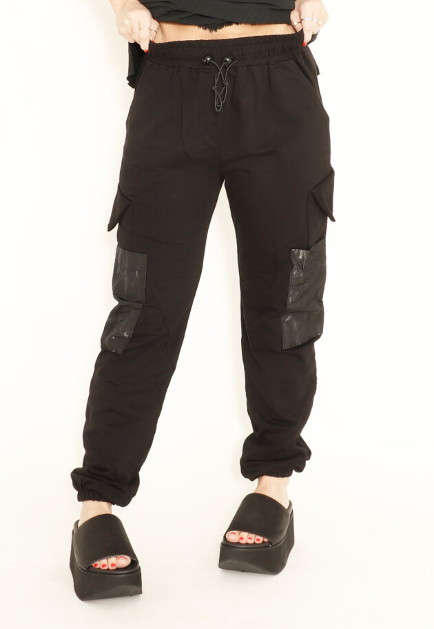 Cargo pants with shiny pockets and elastic waist band Cargo pants with shiny pockets and elastic waist band