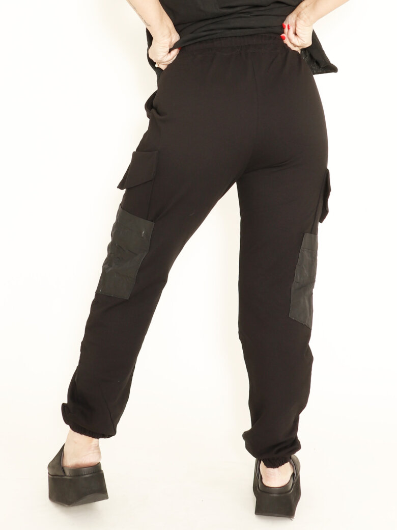 Cargo pants with shiny pockets and elastic waist band