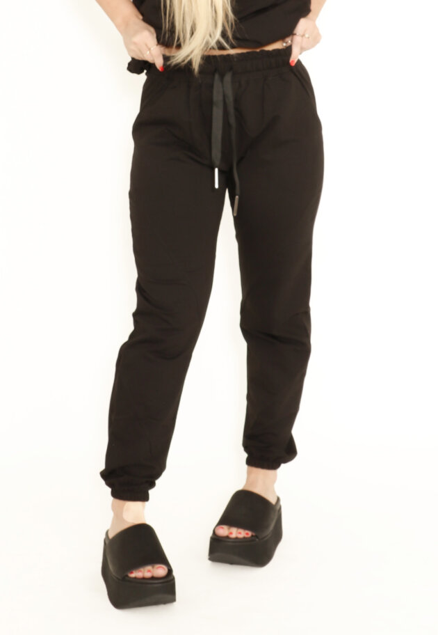 Sweat pants with elastic waist band and laces Sweat pants with elastic waist band and laces