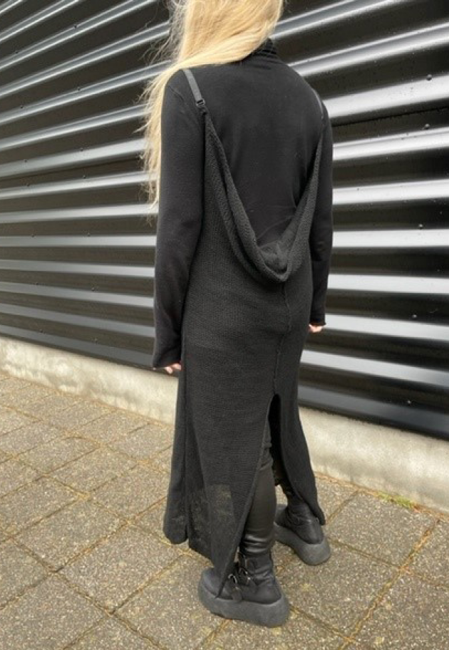 Kjole med slids og dyb front/ryg