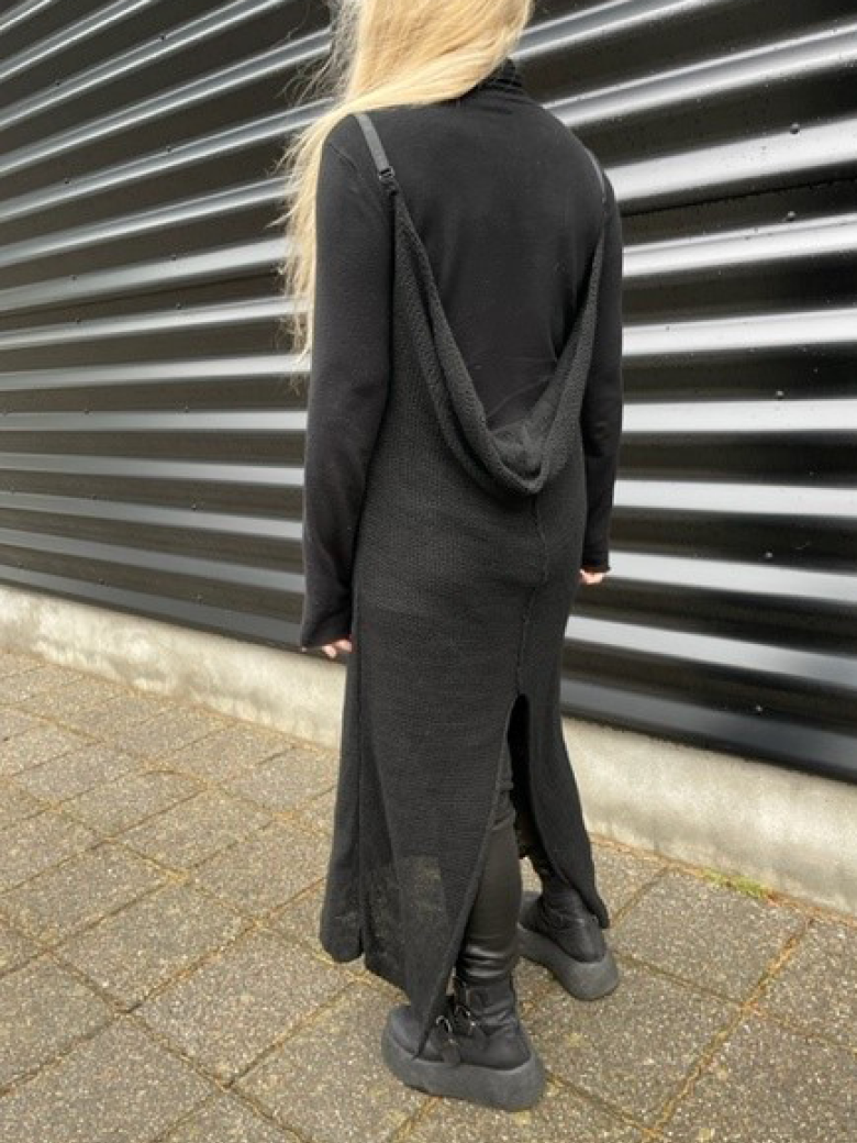 Kjole med slids og dyb front/ryg