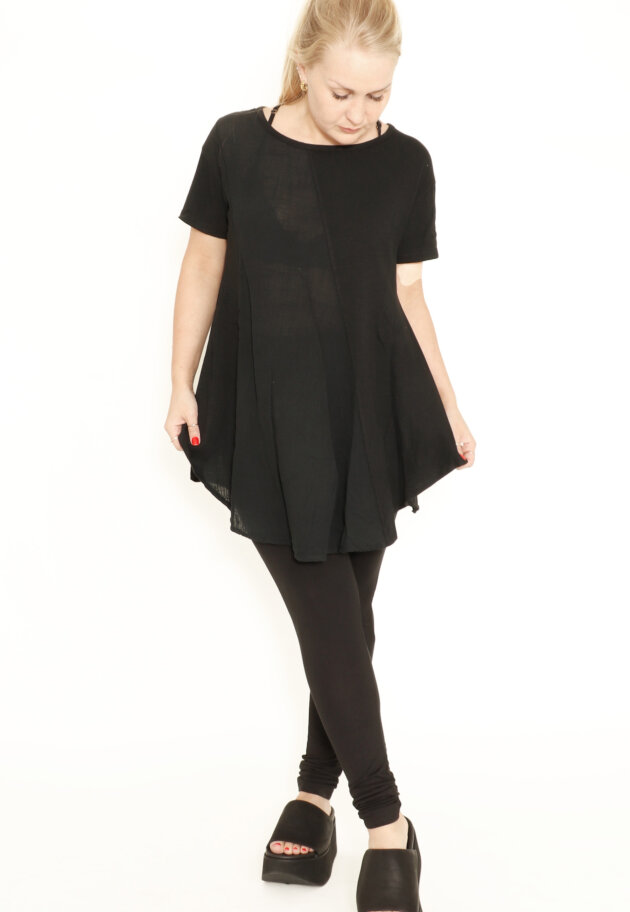 T-shirt med korte ærmer og fald