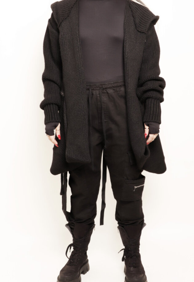 To-i-én strik cardigan med bindebånd og hætte