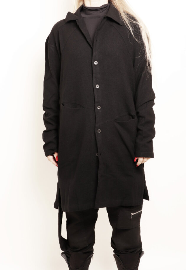 Skjorte i uld med knapper og asymmetriske lommer