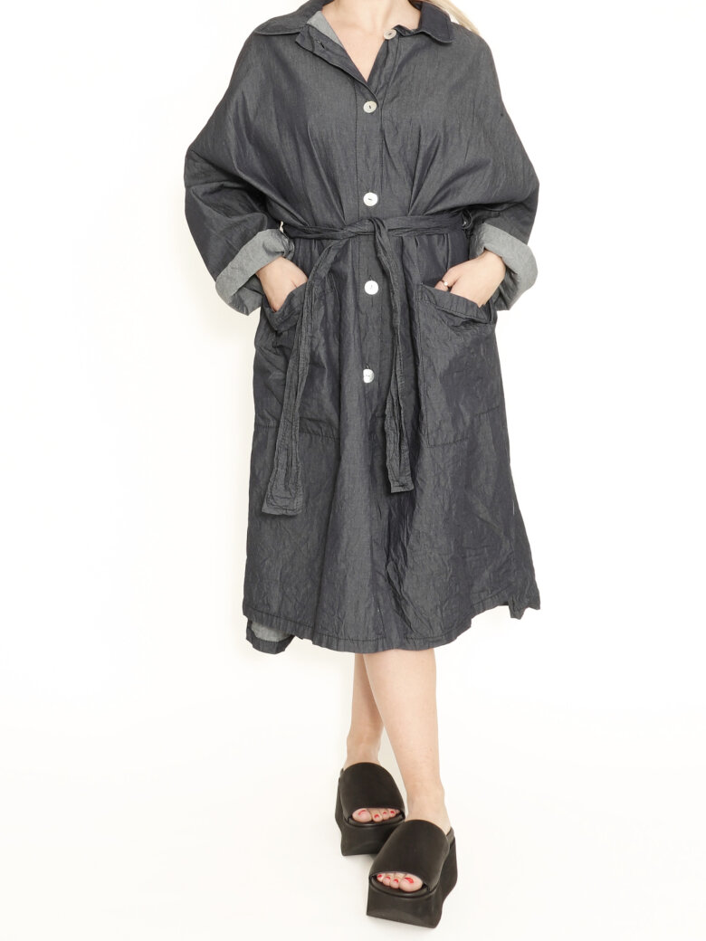 XD dress buttons, big pockets and a waist tie