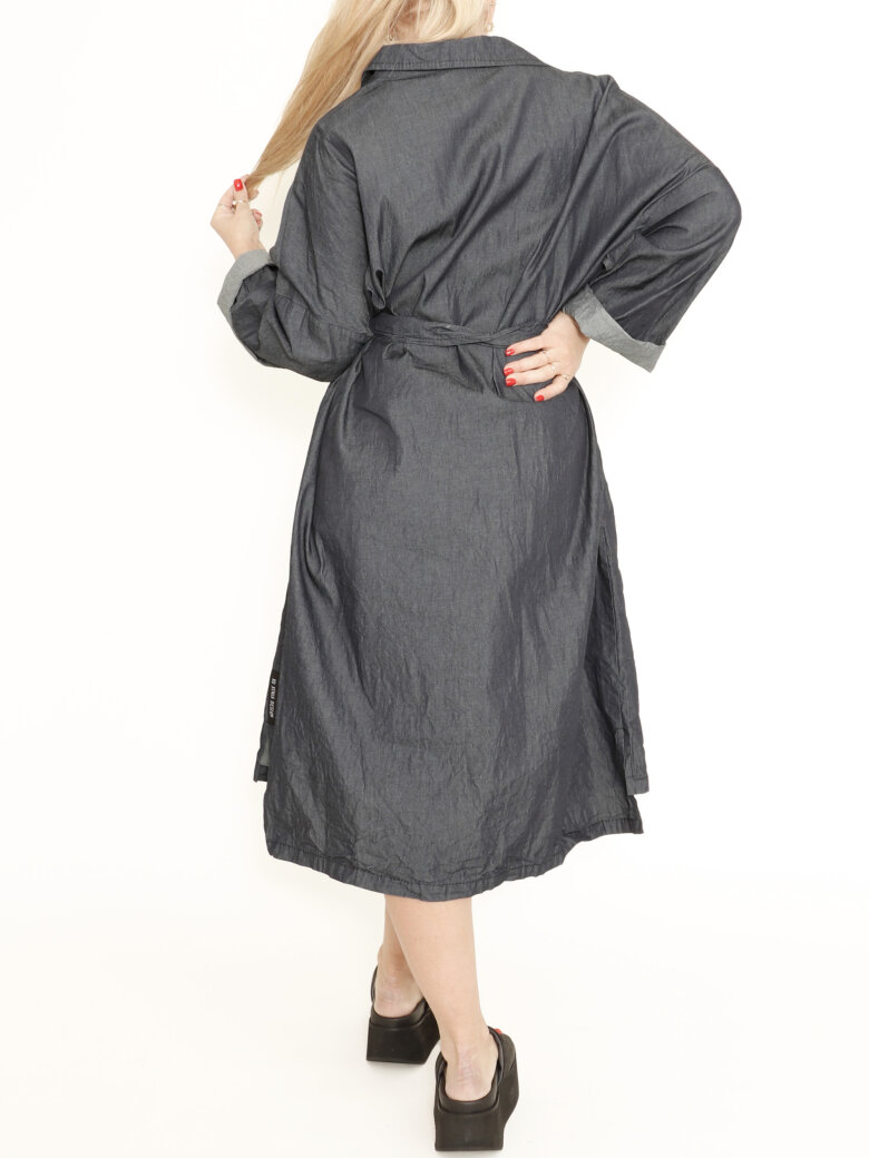 XD dress buttons, big pockets and a waist tie