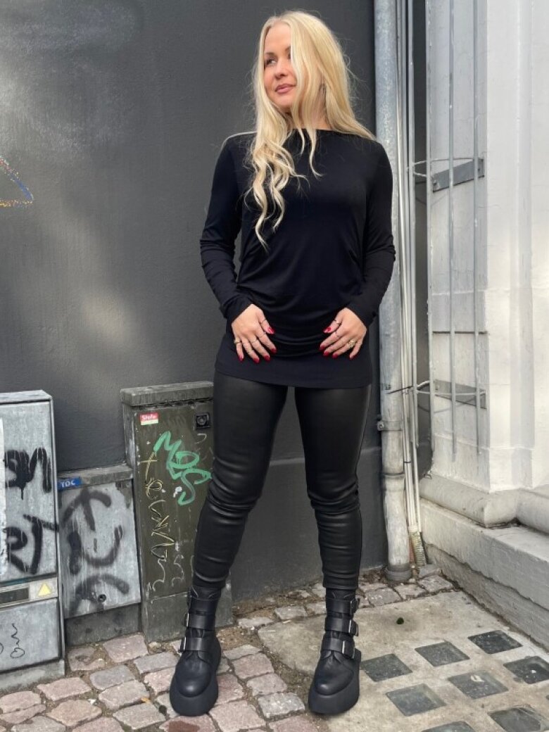 XD bluse med rynk og bådudskæring