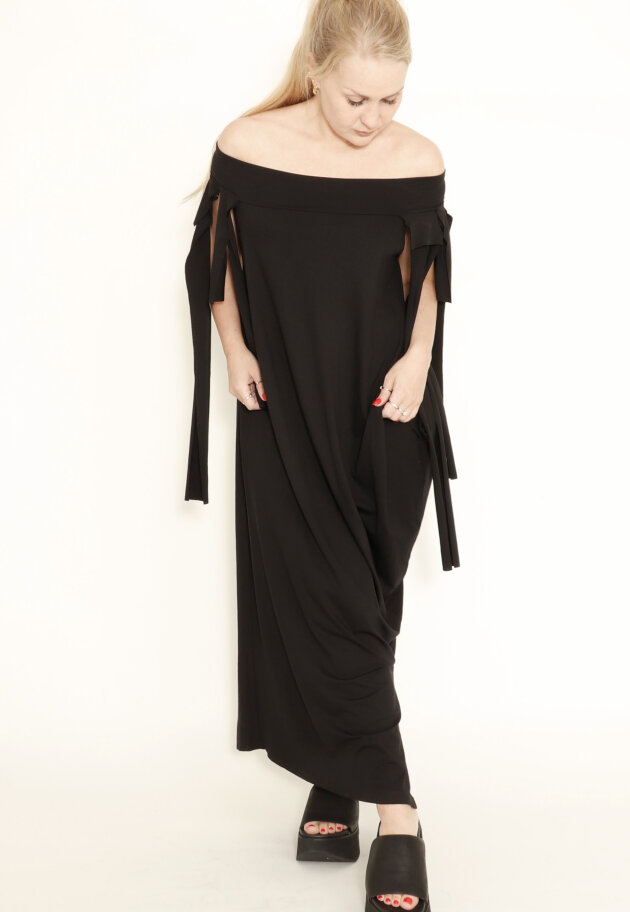 Long, sleeveless XD dress in asymmetrical cut Long, sleeveless XD dress in asymmetrical cut