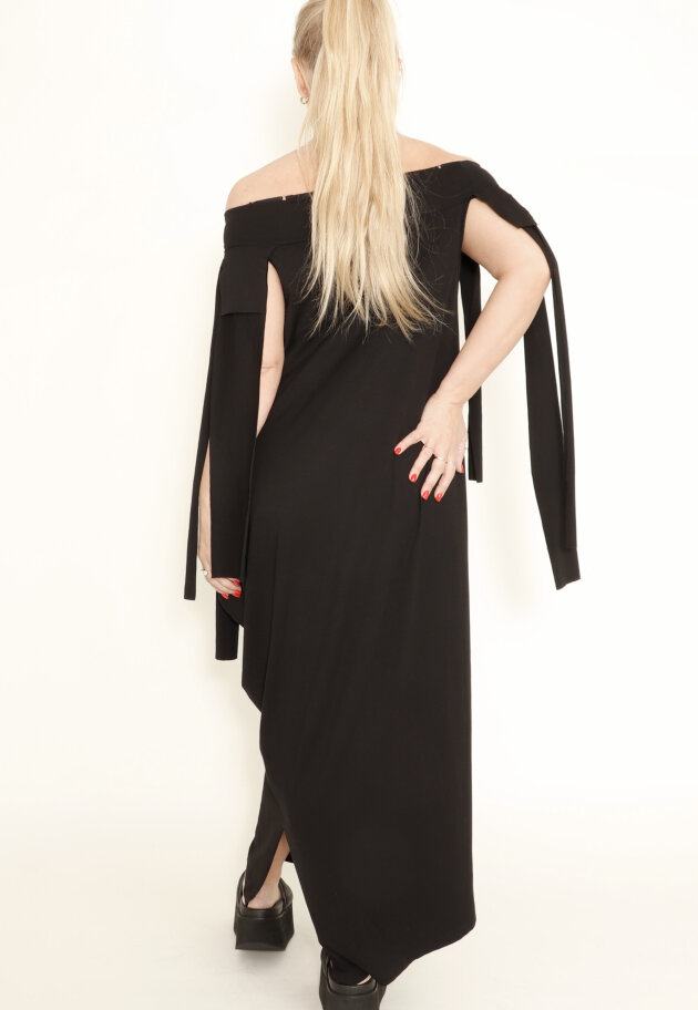 Long, sleeveless XD dress in asymmetrical cut