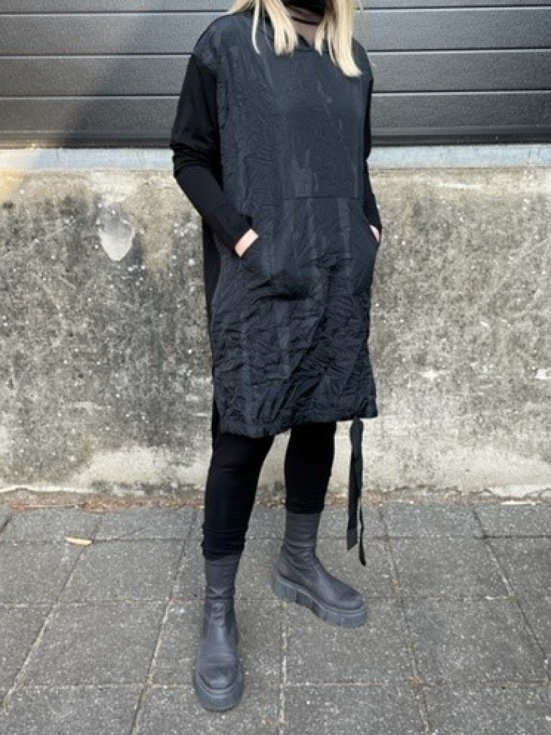 XD tunic with pockets and a hood