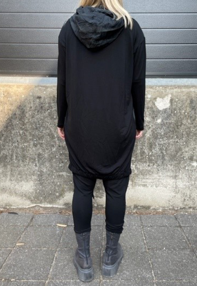 XD tunic with pockets and a hood