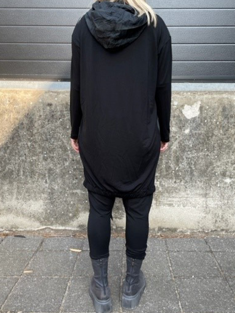 XD tunic with pockets and a hood