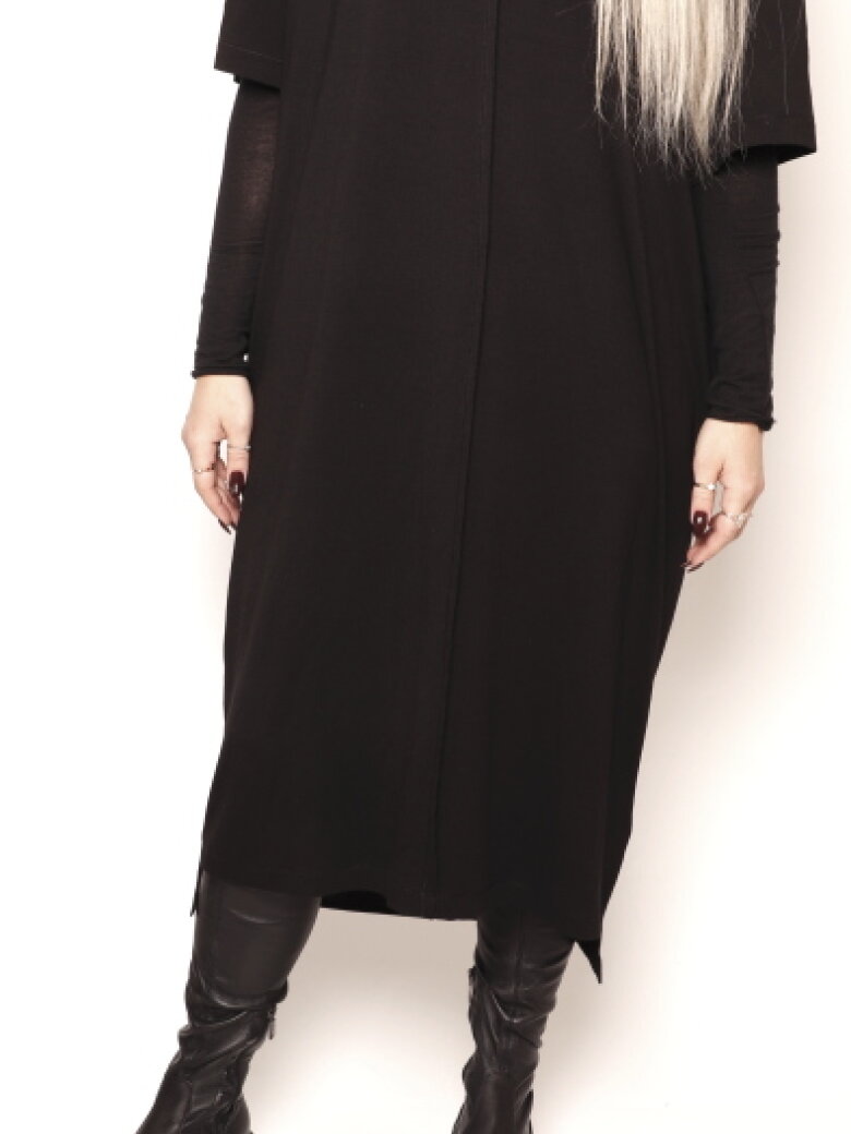 Dress with a detailed bag