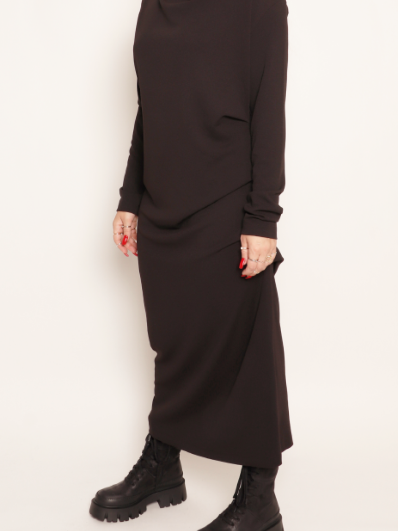 XD kjole med rynk og fin detalje i nakken