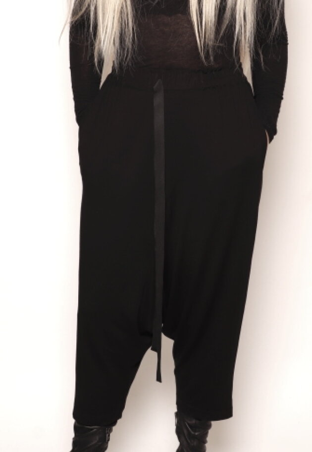 3/4 length trousers with elastic waist band 3/4 length trousers with elastic waist band
