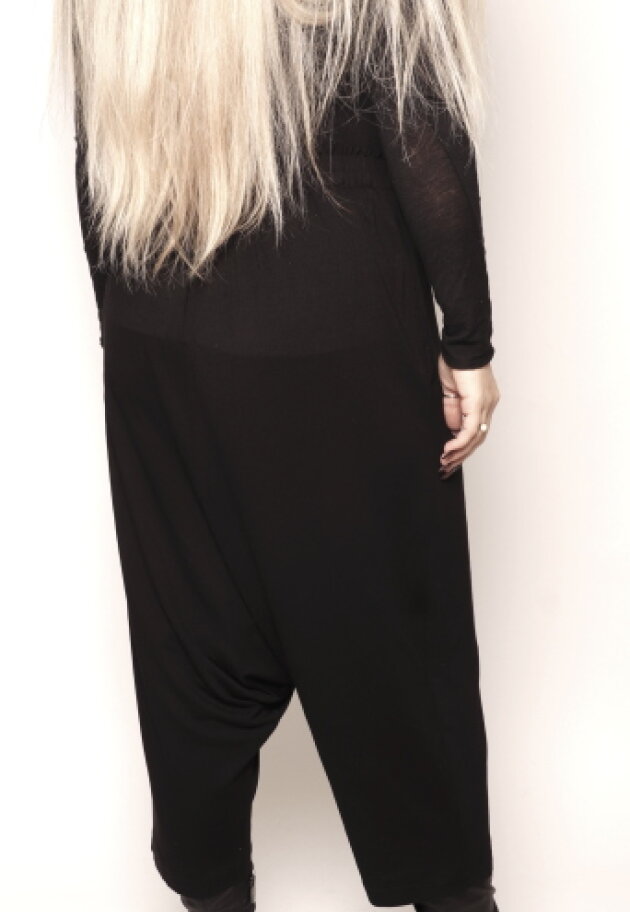 3/4 length trousers with elastic waist band 3/4 length trousers with elastic waist band