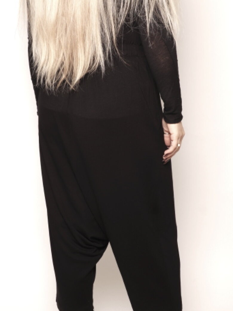 3/4 length trousers with elastic waist band