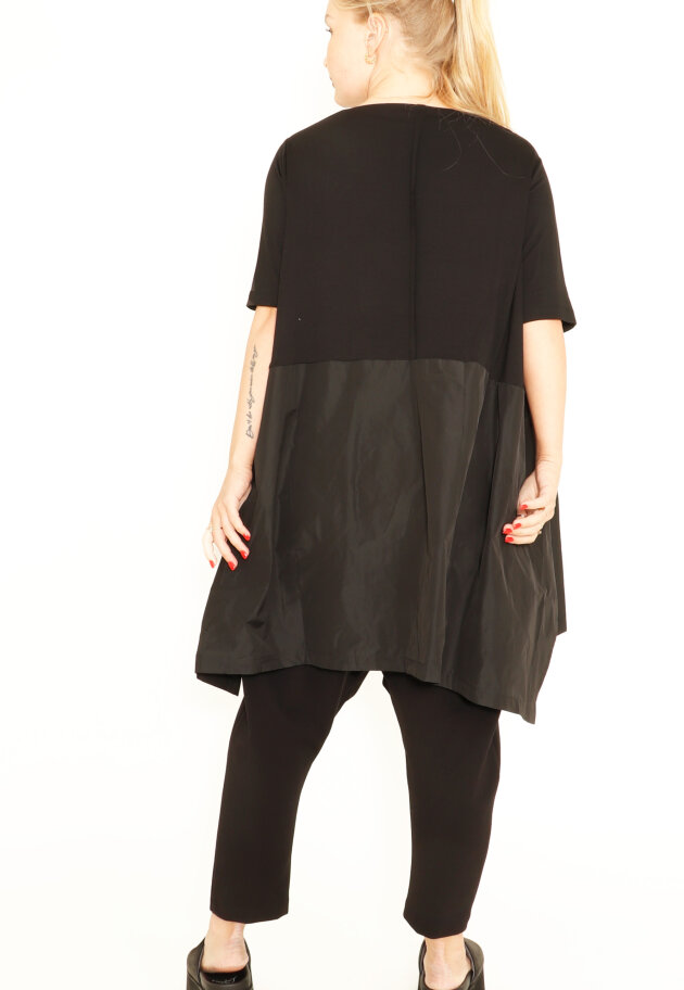 Oversize XD tunic with a front pocket Oversize XD tunic with a front pocket