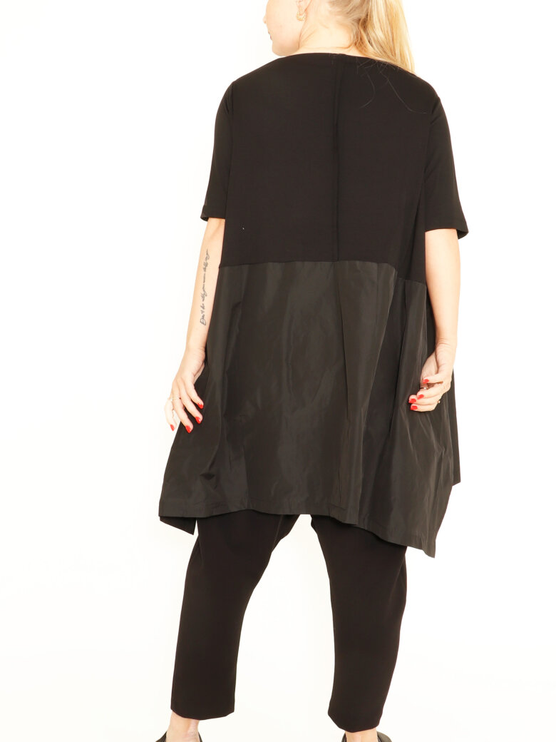 Oversize XD tunic with a front pocket