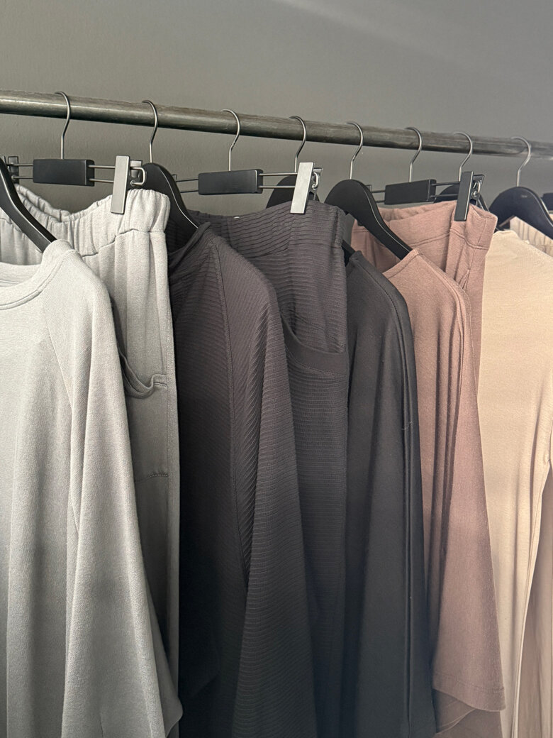 10 pcs ass. clothes basic