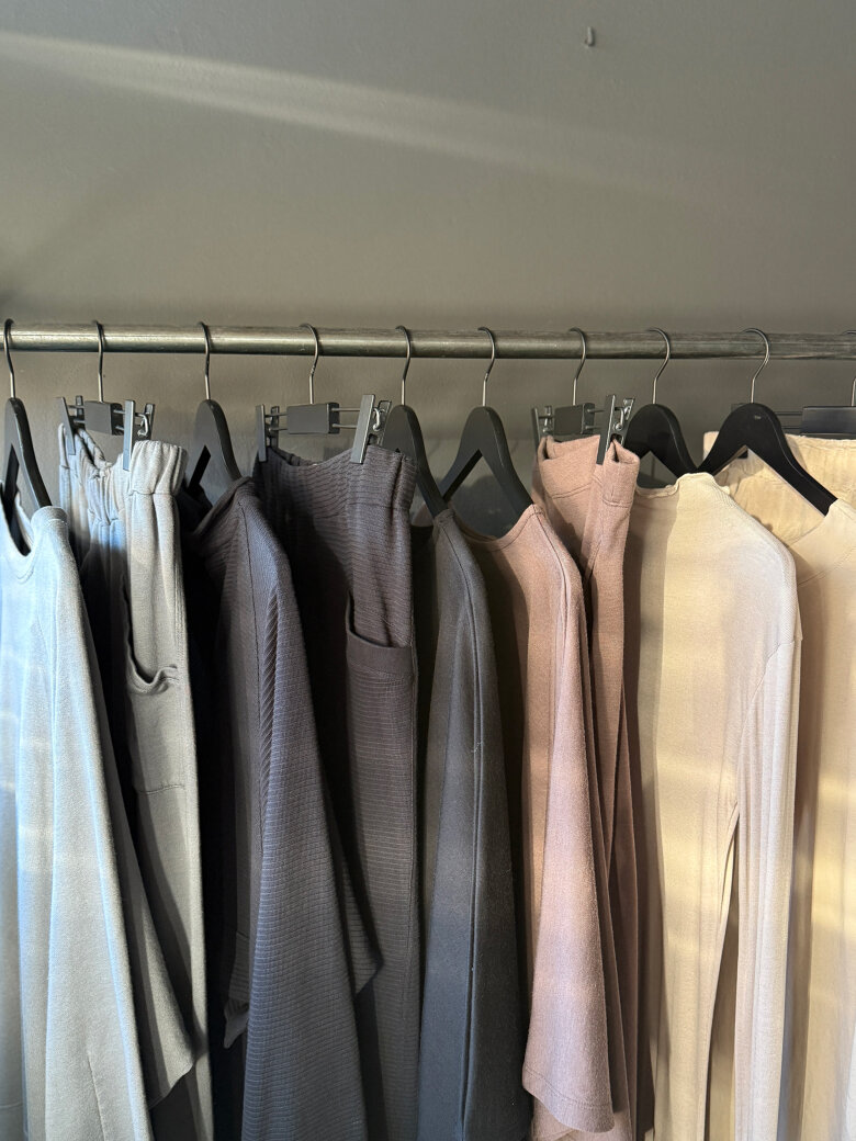 10 pcs ass. clothes basic