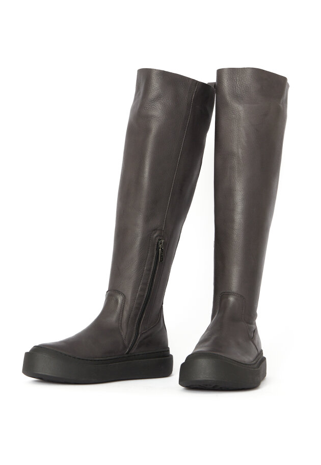 Lofina - Long boot with a lloose leather shaft and zipper