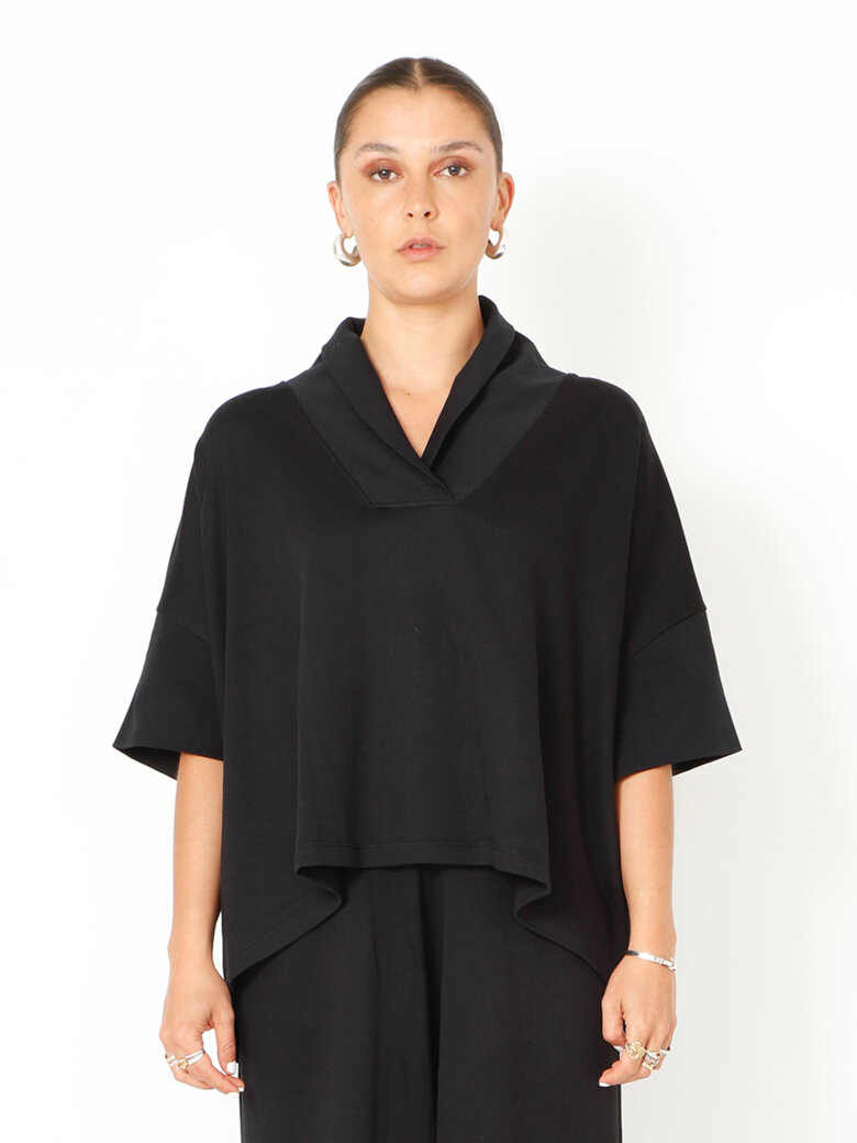 Sort Aarhus - Bluse med bred krave