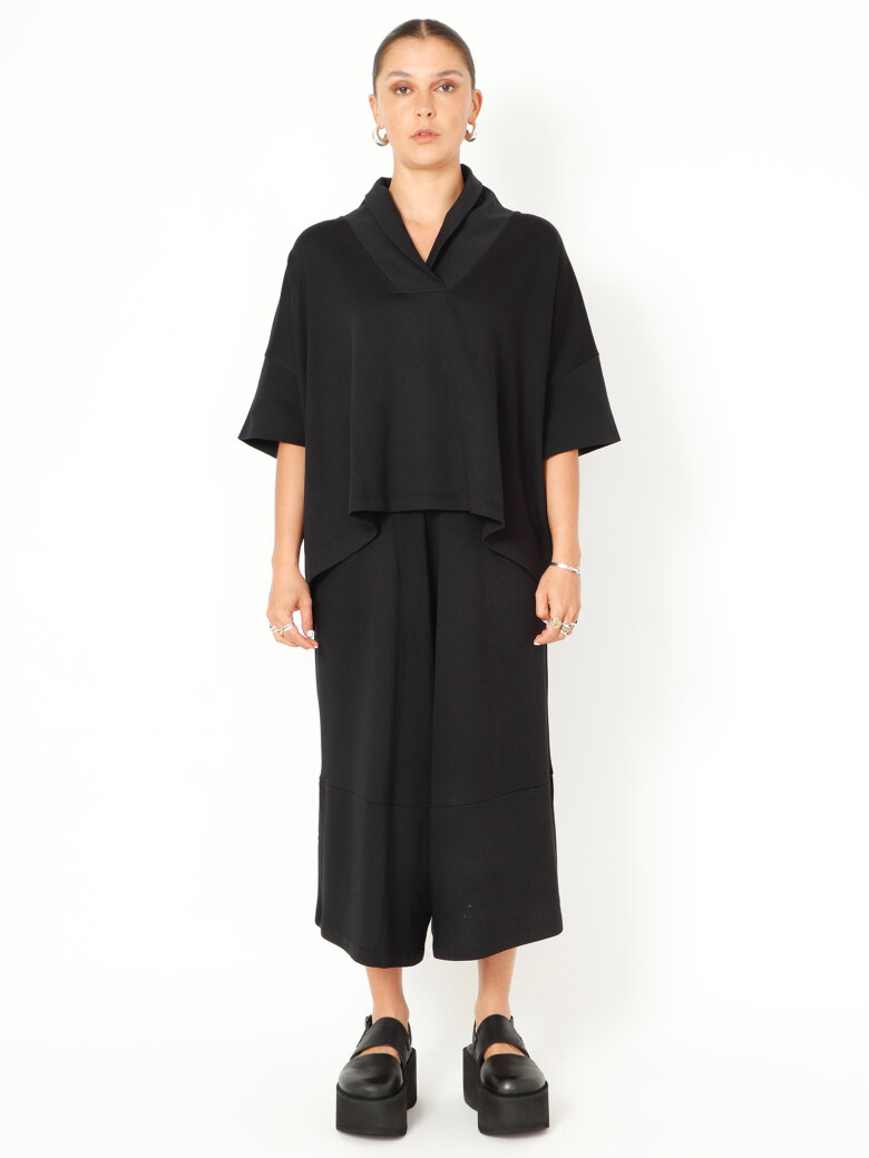 Sort Aarhus - Bluse med bred krave