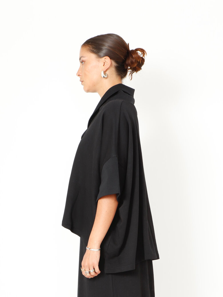 Sort Aarhus - Bluse med bred krave