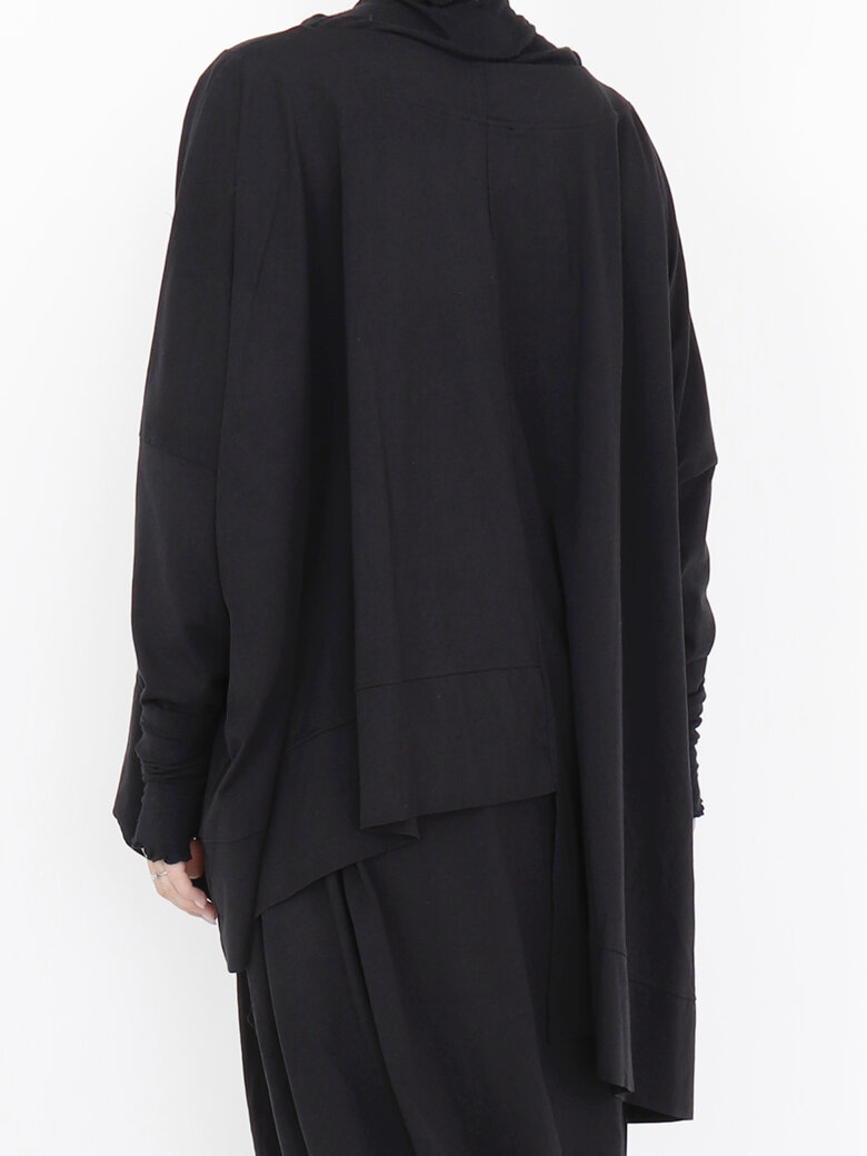 Sort Aarhus - Asymmetrisk bluse med bådudskæring