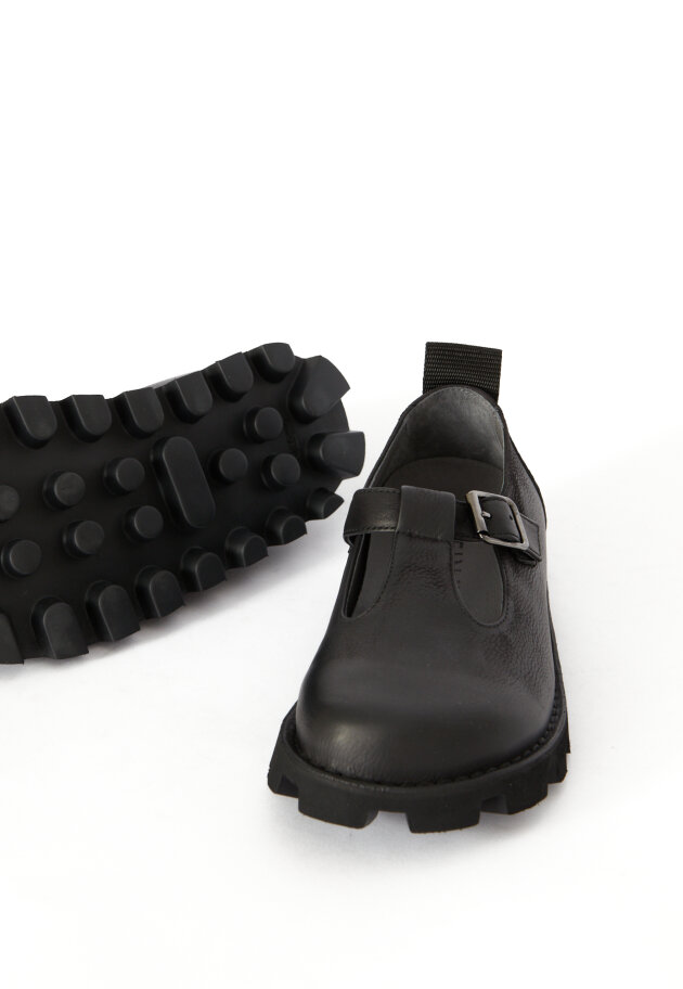 Lofina - Open shoe with a buckle