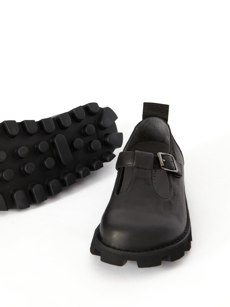 Lofina - Open shoe with a buckle