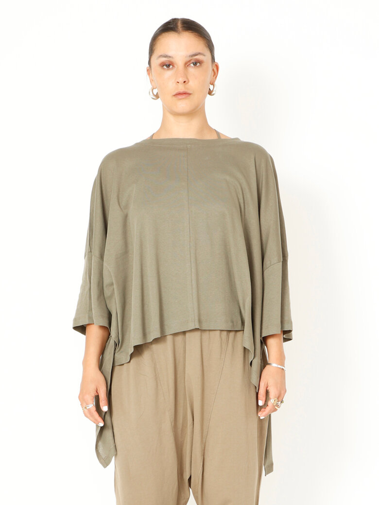 Sort Aarhus - Oversize t-shirt with asymmetrical cut