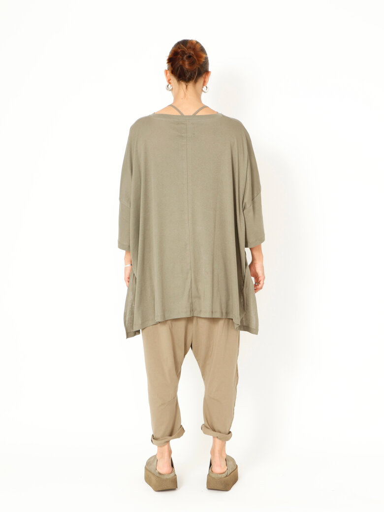 Sort Aarhus - Oversize t-shirt with asymmetrical cut