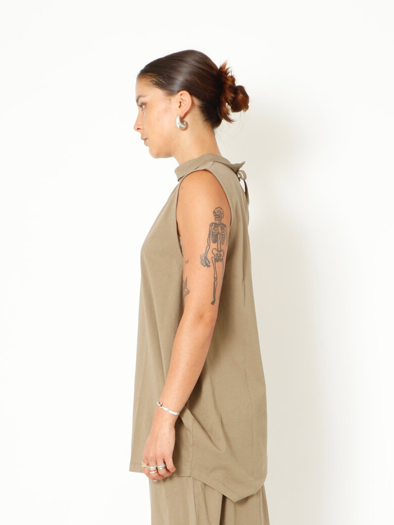 Sort Aarhus - Sleeveless blouse in organic cotton