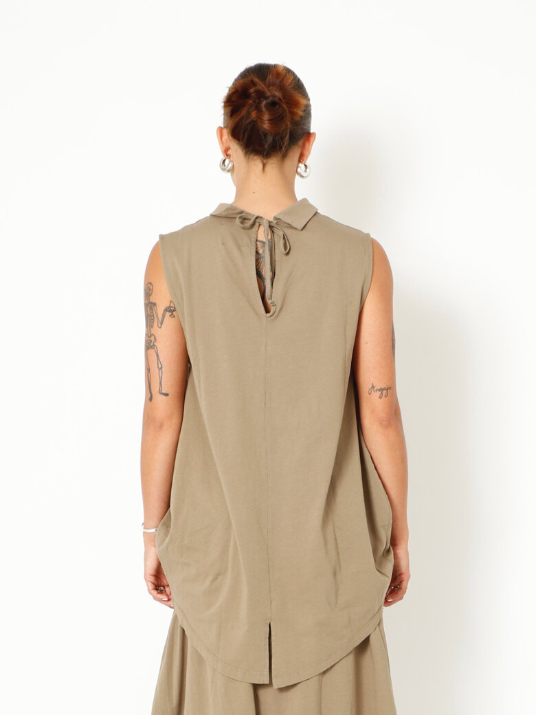 Sort Aarhus - Sleeveless blouse in organic cotton