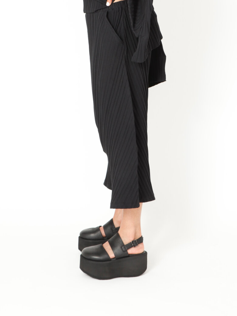 Sort Aarhus - PRE ORDER! 3/4 baggy bukser i rib