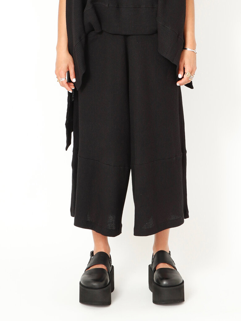 Sort Aarhus - 3/4-length wide leg trousers