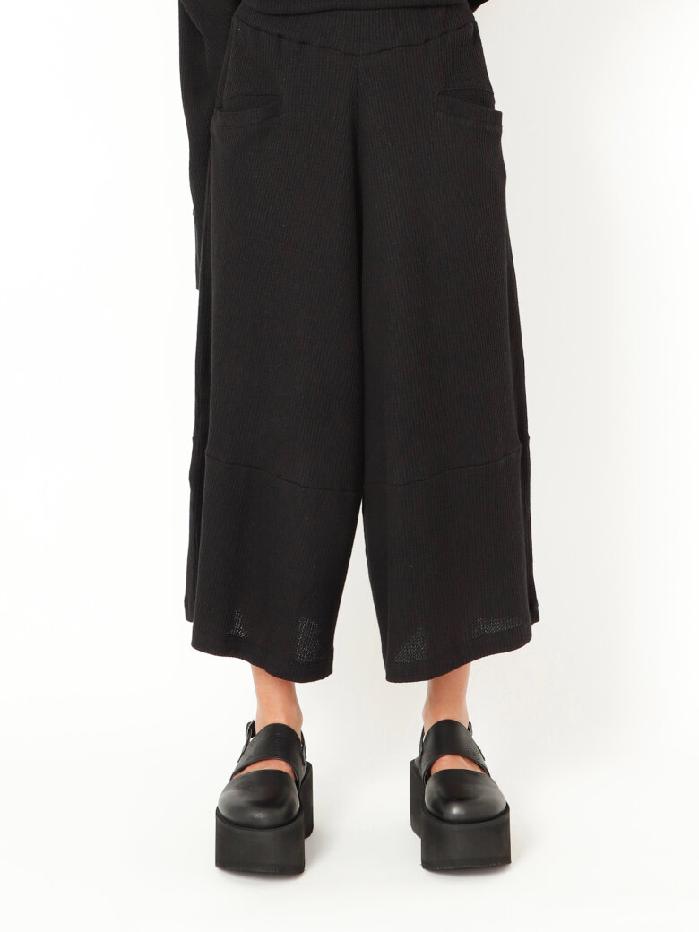 Sort Aarhus - 3/4-length wide leg trousers