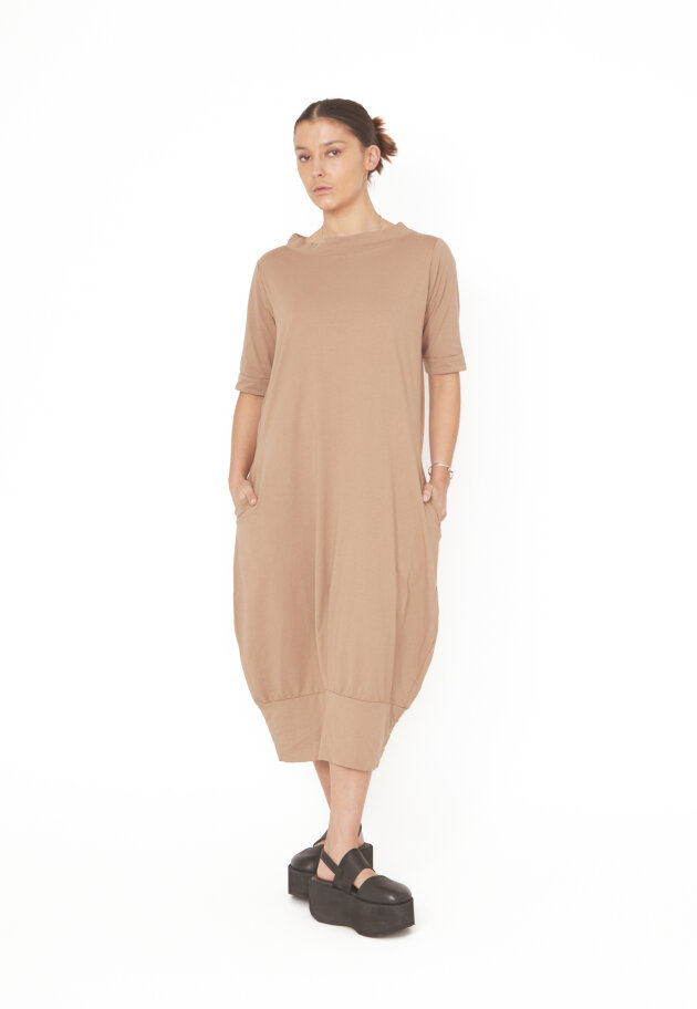 Sort Aarhus - Dress in organic cotton with detail on the back