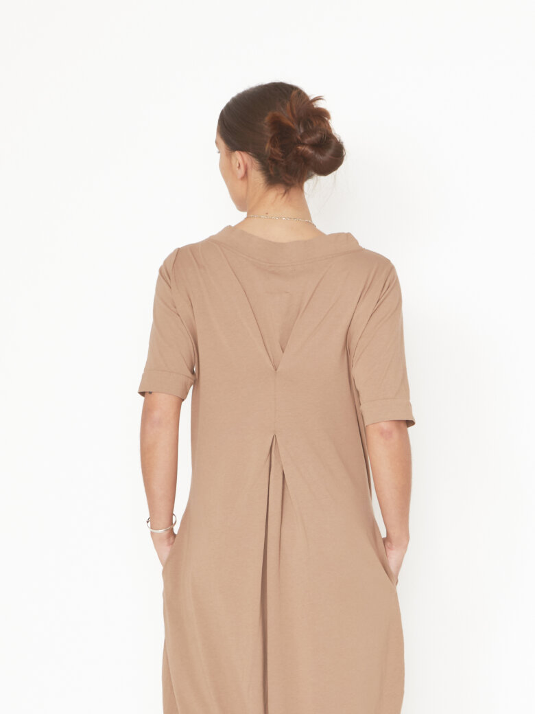 Sort Aarhus - Dress in organic cotton with detail on the back