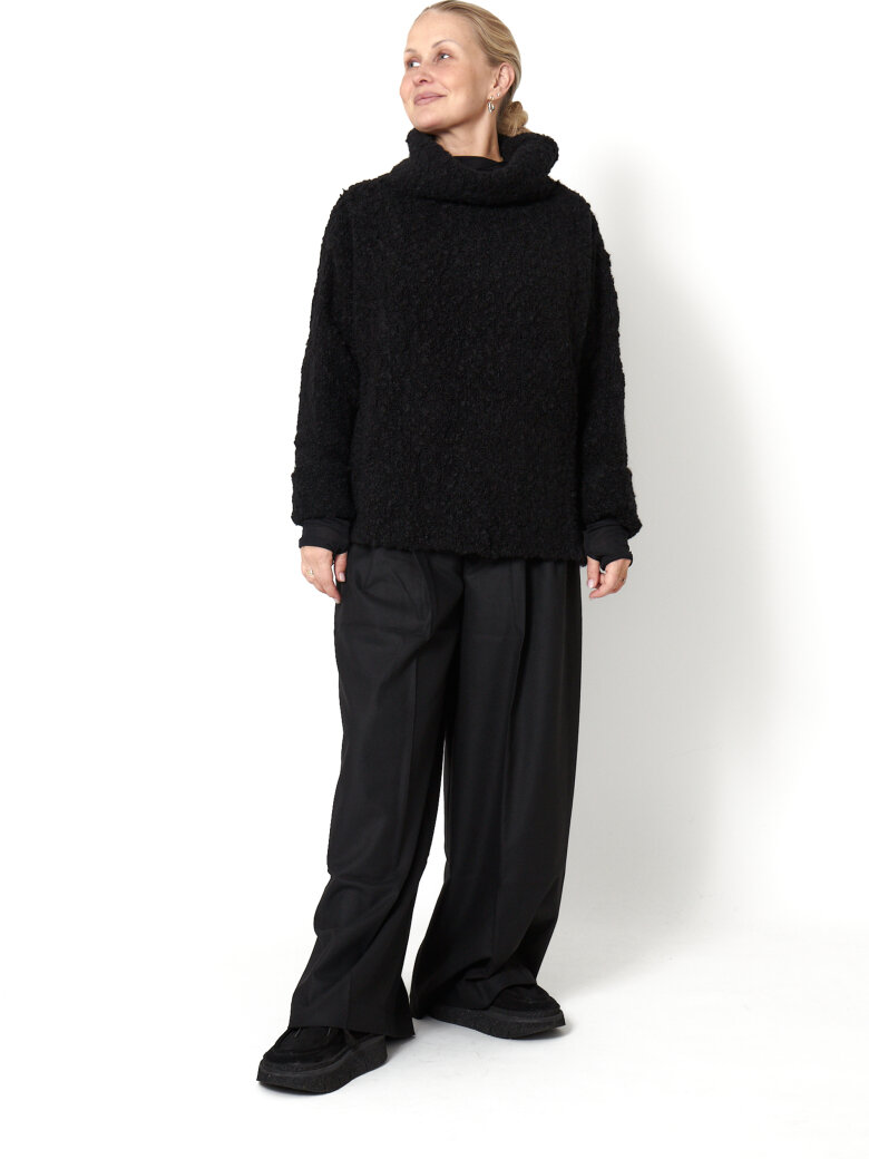 Sort Aarhus - Wide fit blouse in Alpaca wool