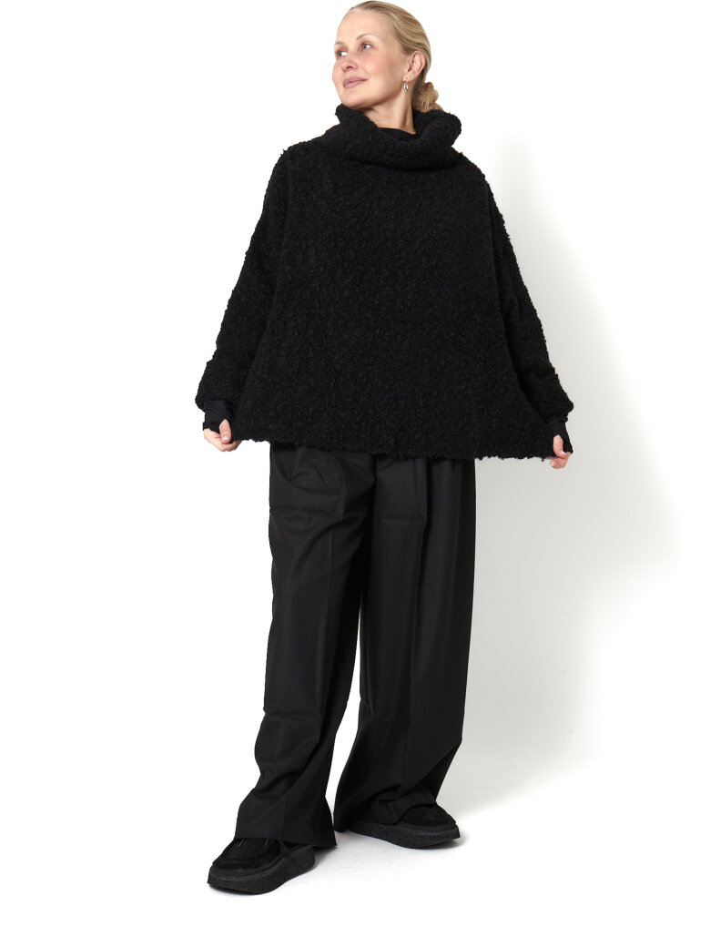 Sort Aarhus - Wide fit blouse in Alpaca wool